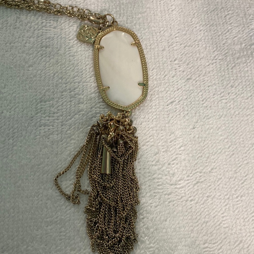 Kendra Scott woman’s Rayne necklace in white and gold